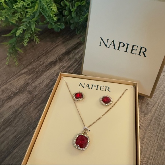 NAPIER Faux Ruby Costume Jewelry New in Box - Picture 2 of 9